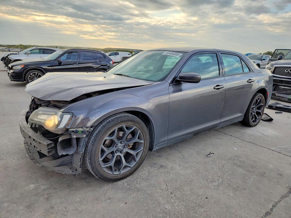 CHRYSLER 300 2019 z numerem VIN 2C3CCABG6KH682860 - Zdjęcie z aukcji