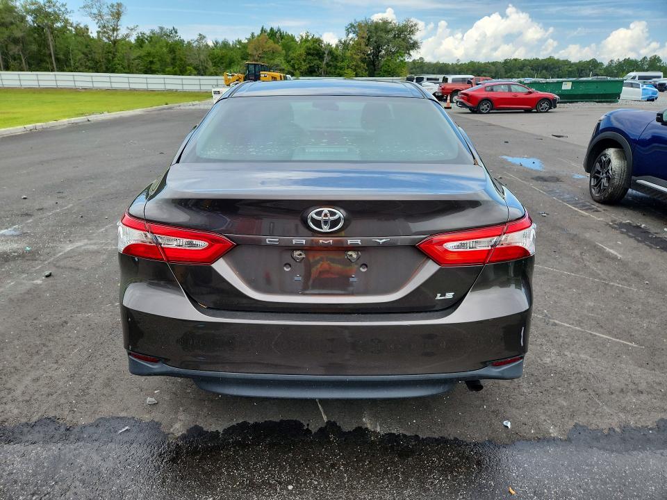 Photo 6 from auction – 2018 TOYOTA CAMRY with VIN 4T1B11HK6JU574237