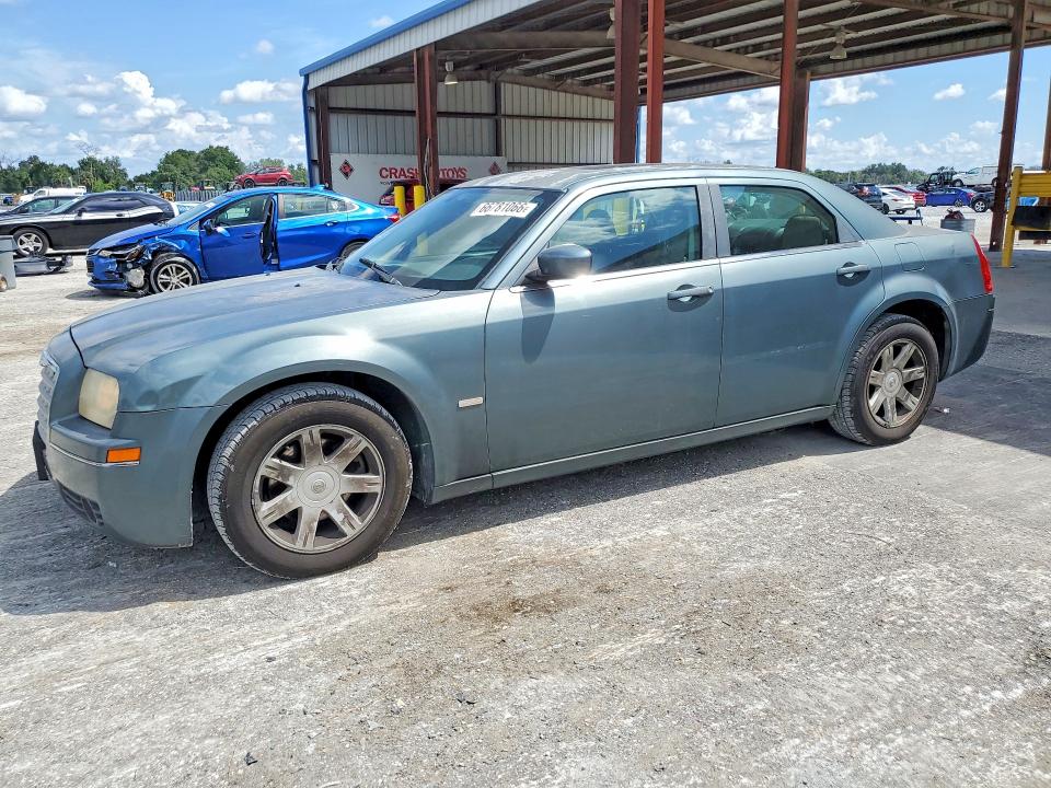 CHRYSLER 300 2005 with VIN 2C3AA53GX5H574247 - Photo from auction