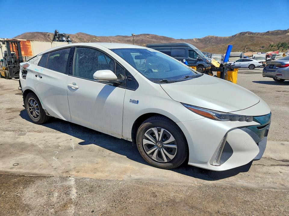 Photo 4 from auction – 2017 TOYOTA PRIUS PRIME with VIN JTDKARFP7H3021064
