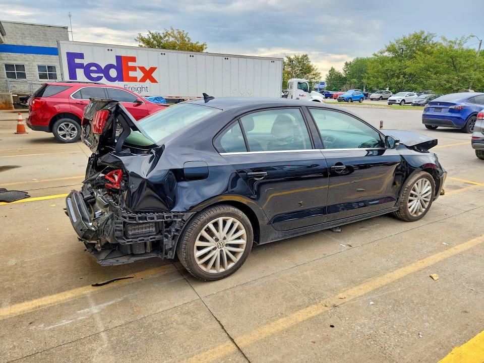 Photo 3 from auction – 2013 VOLKSWAGEN JETTA with VIN 3VWLP7AJ1DM377462