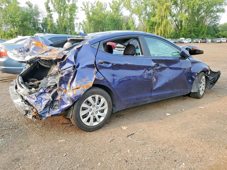 Photo 3 from auction – 2013 HYUNDAI ELANTRA with VIN 5NPDH4AE2DH209566