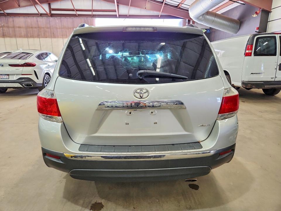 Photo 6 from auction – 2012 TOYOTA HIGHLANDER with VIN 5TDBK3EH7CS105896