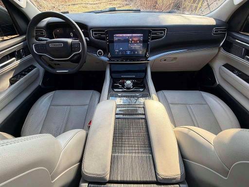 Photo 9 from auction – 2022 JEEP WAGONEER with VIN 1C4SJVBT4NS129042