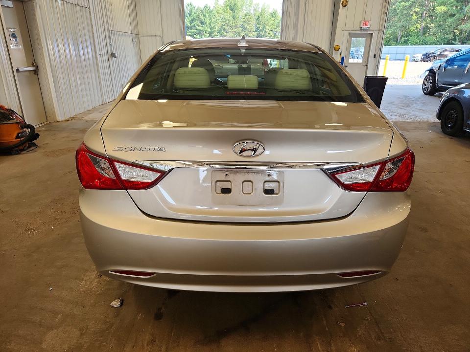 Photo 6 from auction – 2011 HYUNDAI SONATA with VIN 5NPEB4AC0BH217246