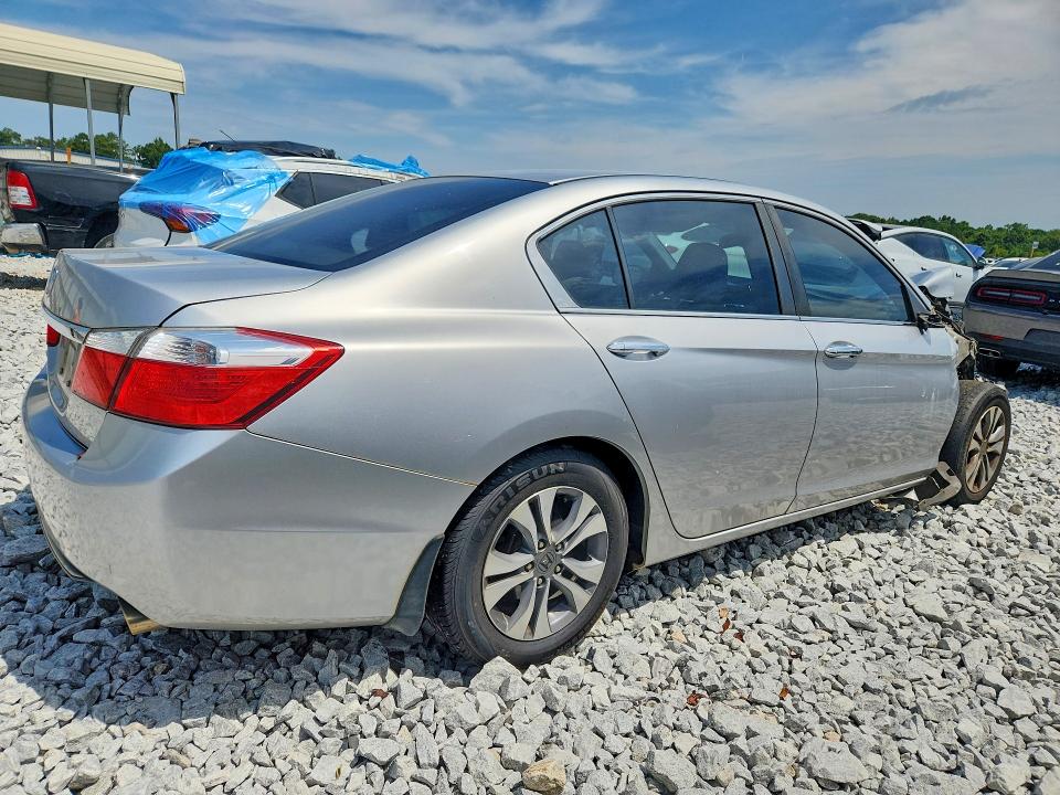 Photo 3 from auction – 2015 HONDA ACCORD with VIN 1HGCR2F37FA127753