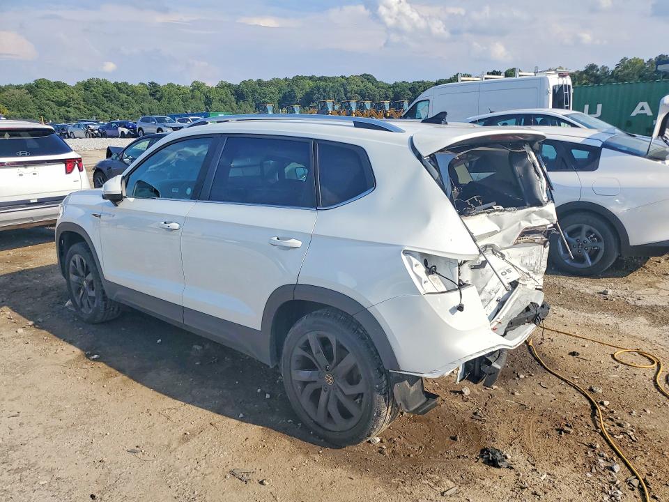 Photo 2 from auction – 2024 VOLKSWAGEN TAOS with VIN 3VVEX7B21RM114691