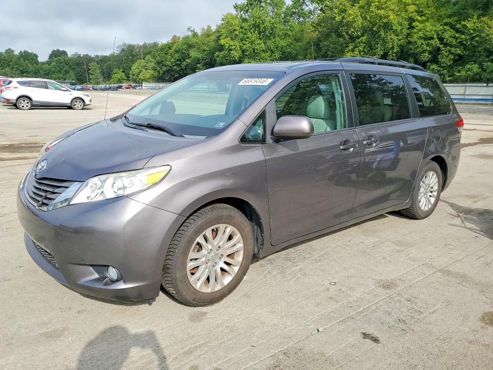 TOYOTA SIENNA 2013 with VIN 5TDYK3DC9DS379537 - Photo from auction