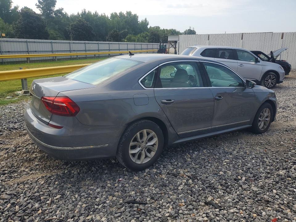 Photo 3 from auction – 2017 VOLKSWAGEN PASSAT with VIN 1VWAT7A35HC024492