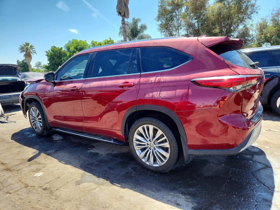 صورة رقم 2 من المزاد - 2021 TOYOTA HIGHLANDER مع VIN 5TDFZRAH4MS053568