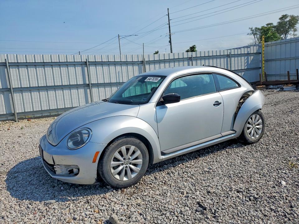 VOLKSWAGEN BEETLE 2014 z numerem VIN 3VWFP7AT8EM629269 - Zdjęcie z aukcji