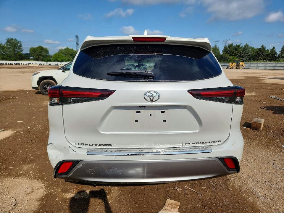 Photo 6 from auction – 2024 TOYOTA HIGHLANDER with VIN 5TDKDRBH7RS542128