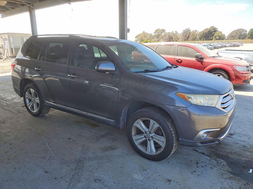 Photo 4 from auction – 2013 TOYOTA HIGHLANDER with VIN 5TDYK3EHXDS109050