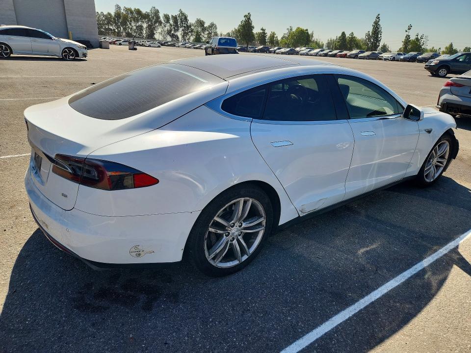 Photo 3 from auction – 2013 TESLA MODEL S with VIN 5YJSA1CN2DFP25769