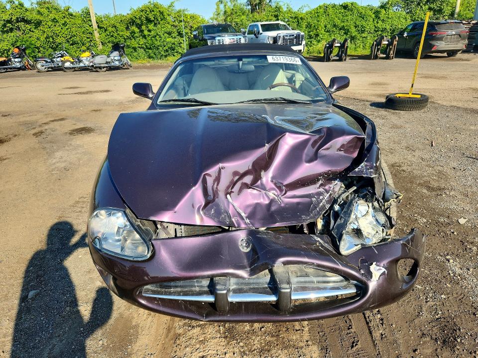 Photo 5 from auction – 1999 JAGUAR XK8 with VIN SAJGX2043XC033125