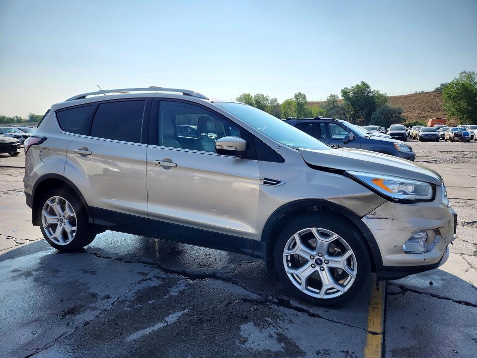 Photo 4 from auction – 2017 FORD ESCAPE with VIN 1FMCU9J93HUE47537
