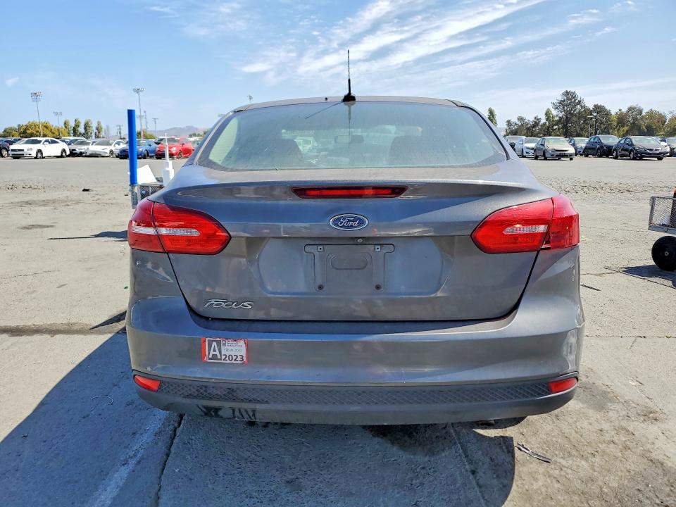Photo 6 from auction – 2016 FORD FOCUS with VIN 1FADP3E27GL221540