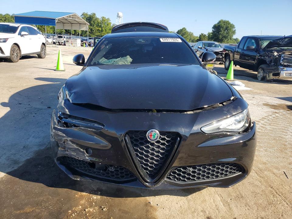 Photo 5 from auction – 2021 ALFA ROMEO GIULIA with VIN ZARFAMANXM7644827