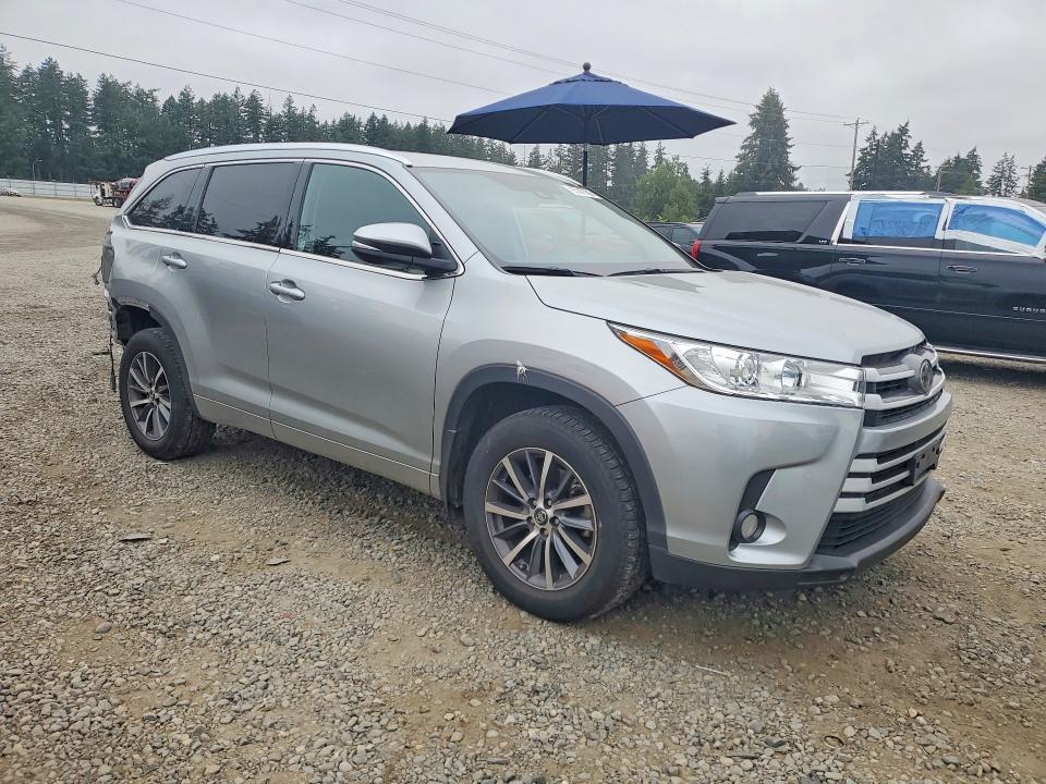 Photo 4 from auction – 2018 TOYOTA HIGHLANDER with VIN 5TDJZRFHXJS523424