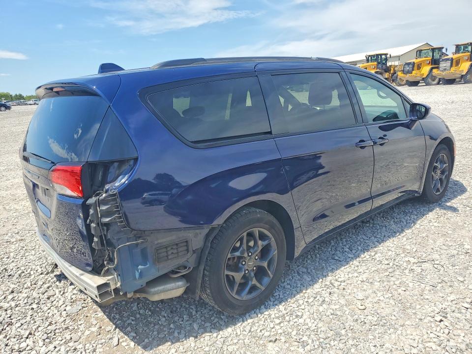 Photo 3 from auction – 2018 CHRYSLER PACIFICA with VIN 2C4RC1BG3JR352592