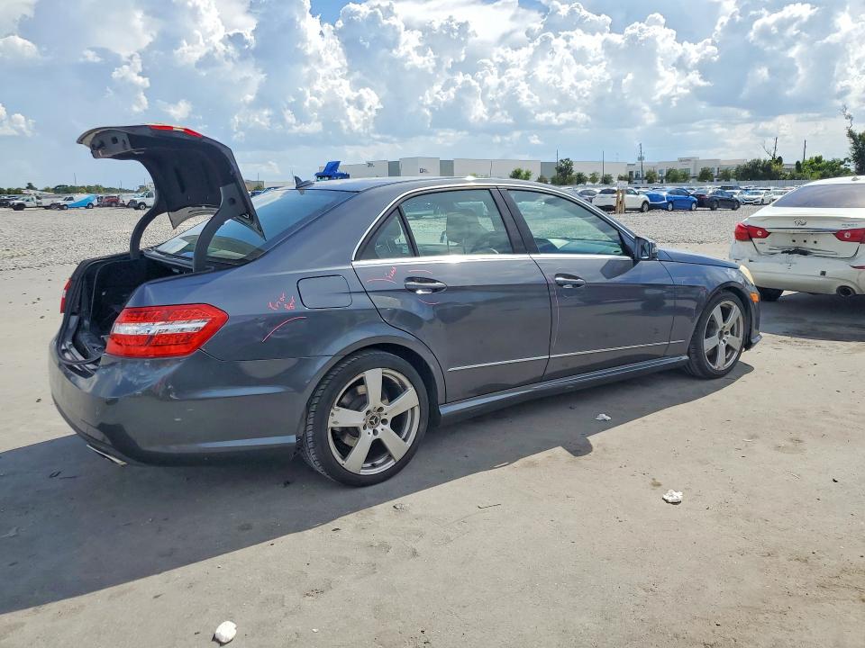 Photo 3 from auction – 2010 MERCEDES-BENZ E with VIN WDDHF5GBXAA134666