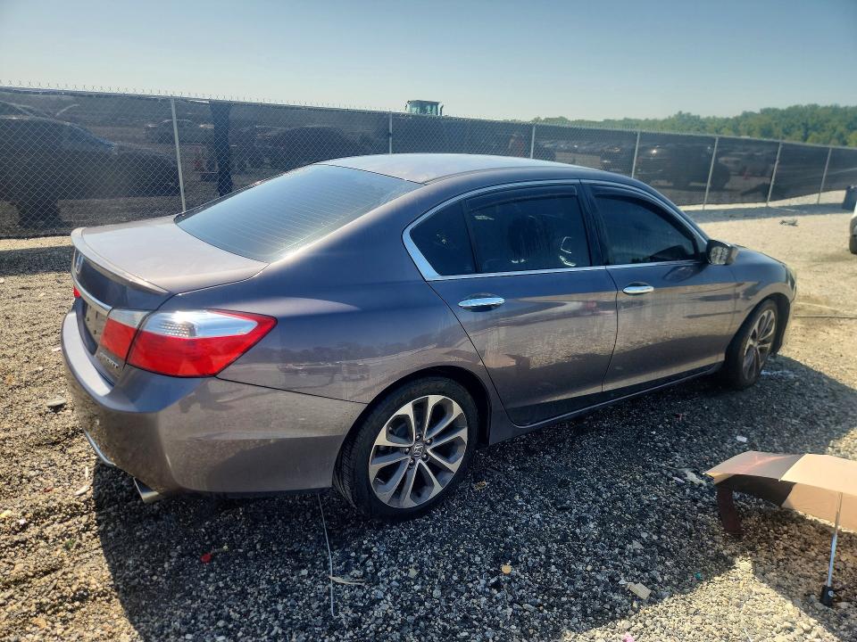 Photo 3 from auction – 2015 HONDA ACCORD with VIN 1HGCR2F53FA111096