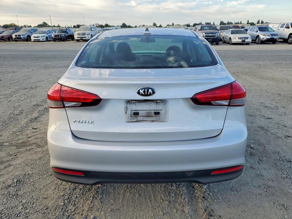 Photo 6 from auction – 2018 KIA FORTE with VIN 3KPFL4A73JE224280