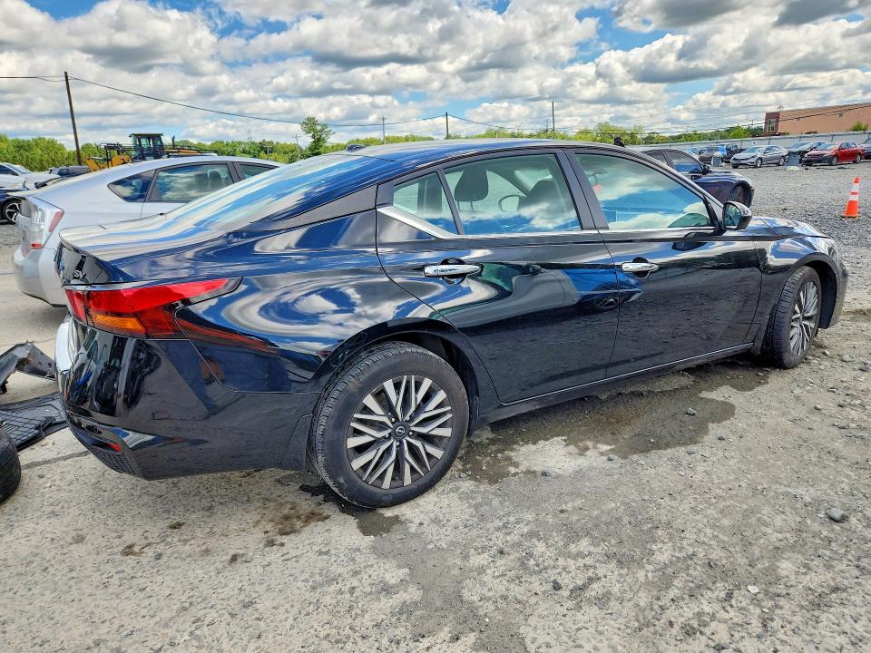 Photo 3 from auction – 2023 NISSAN ALTIMA with VIN 1N4BL4DV1PN317320