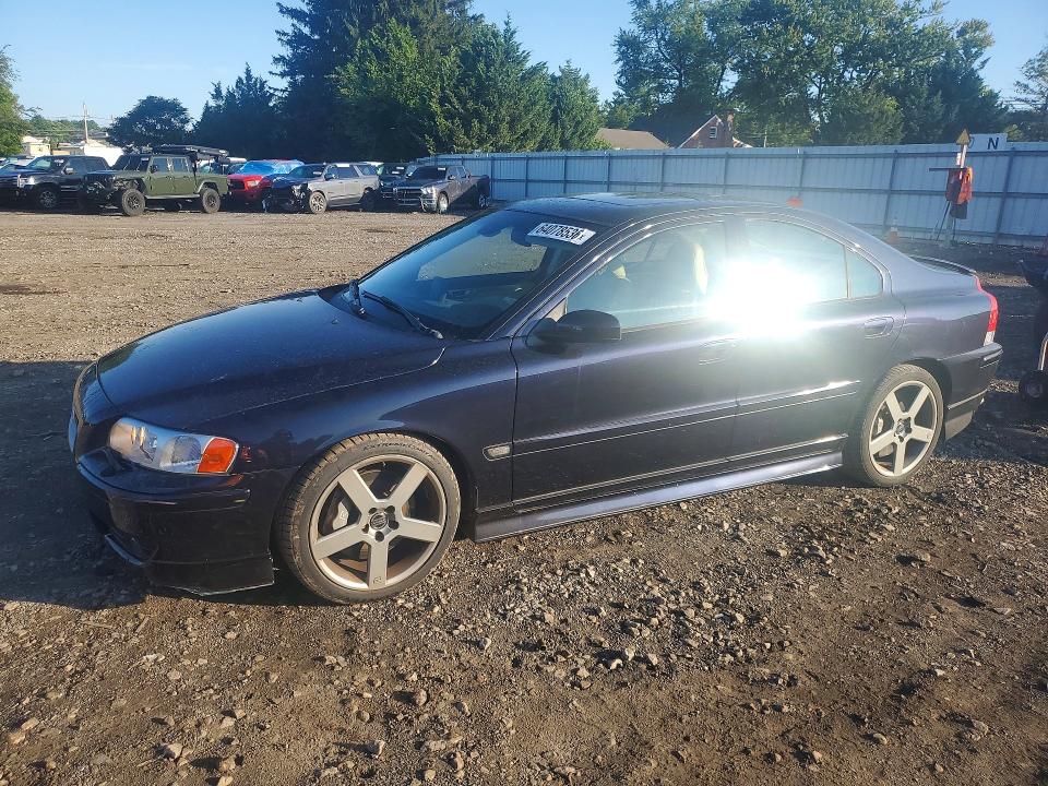 VOLVO S60 2005 with VIN YV1RH527752449768 - Photo from auction