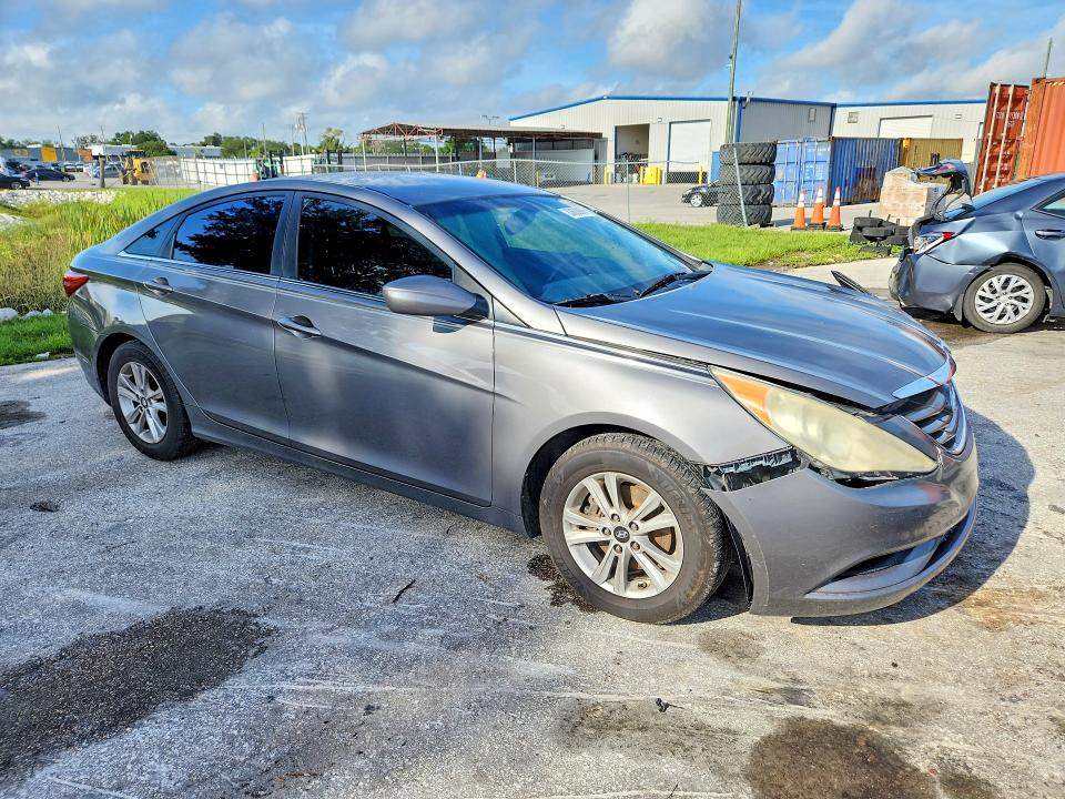 Photo 4 from auction – 2011 HYUNDAI SONATA with VIN 5NPEB4AC5BH290824