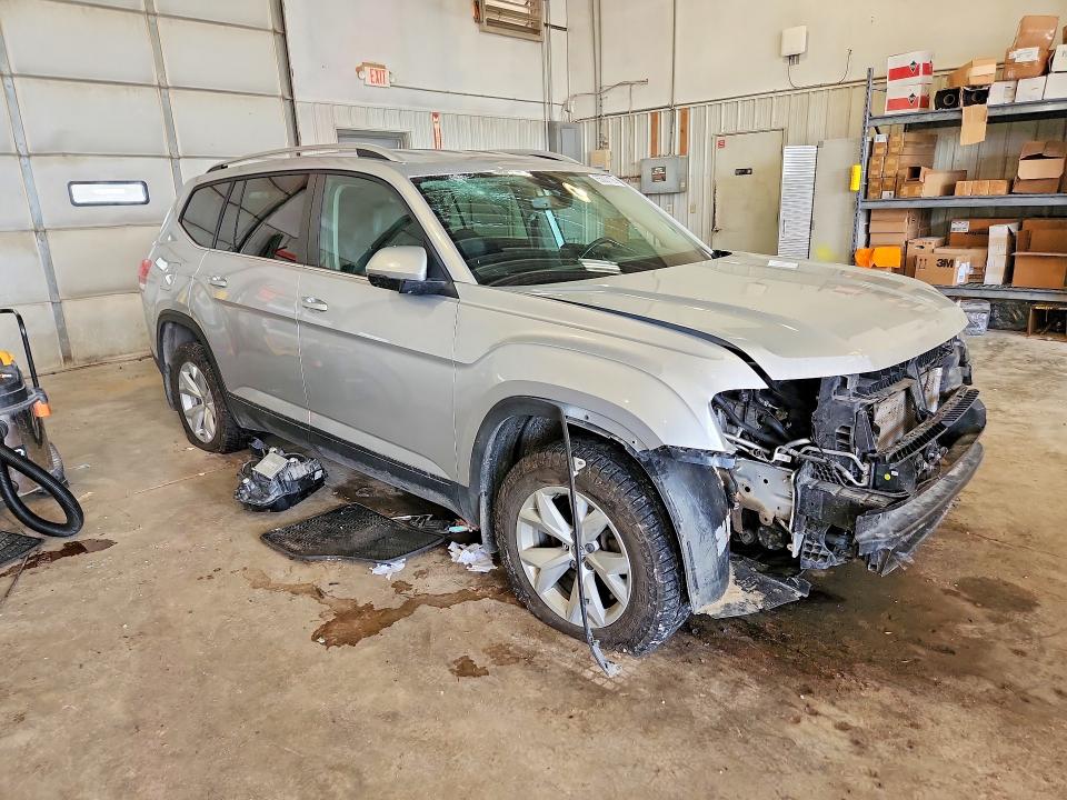 Photo 4 from auction – 2018 VOLKSWAGEN ATLAS with VIN 1V2LR2CA2JC573340