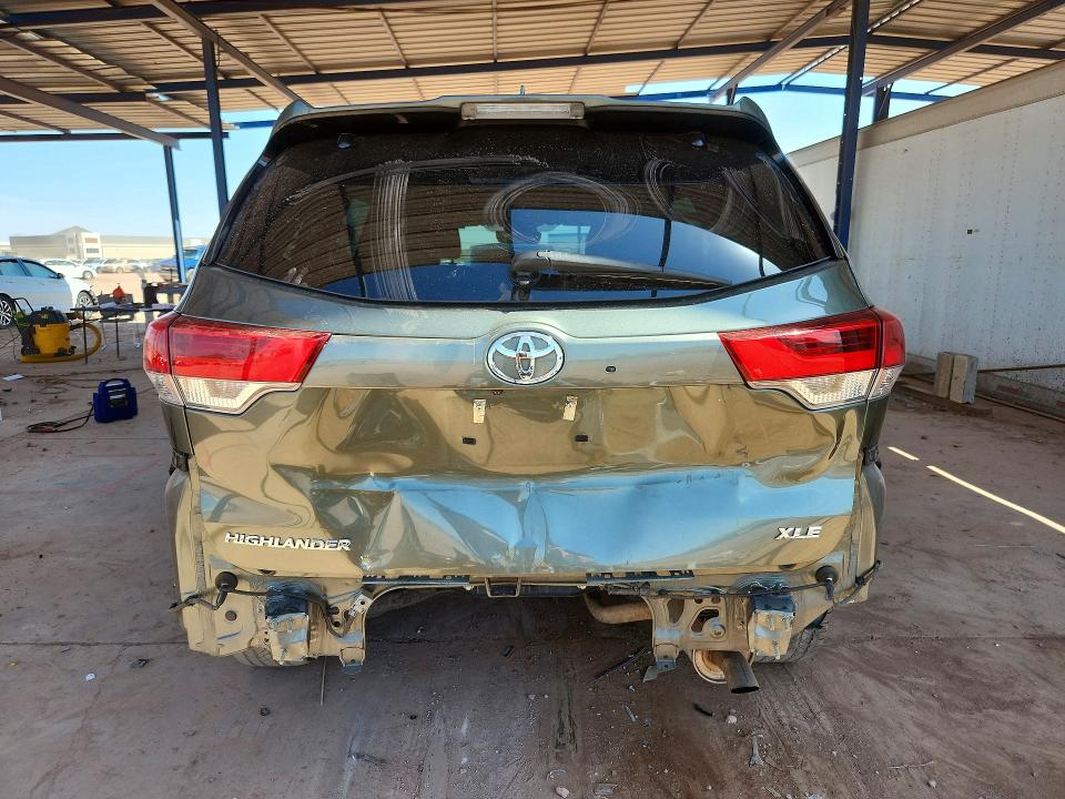 Photo 6 from auction – 2019 TOYOTA HIGHLANDER with VIN 5TDKZRFH6KS296965