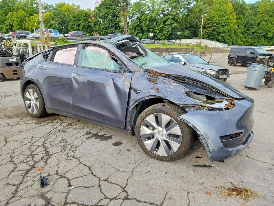 Снимка 4 от търг – 2023 TESLA MODEL Y с VIN 7SAYGDEE8PF895052