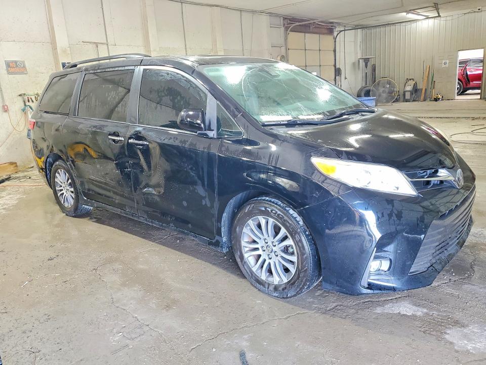 Photo 4 from auction – 2018 TOYOTA SIENNA with VIN 5TDYZ3DC4JS934725