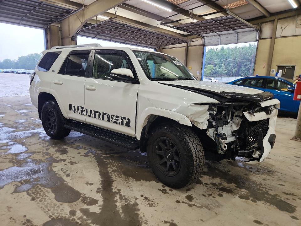 Photo 4 from auction – 2018 TOYOTA 4RUNNER with VIN JTEBU5JR3J5554673