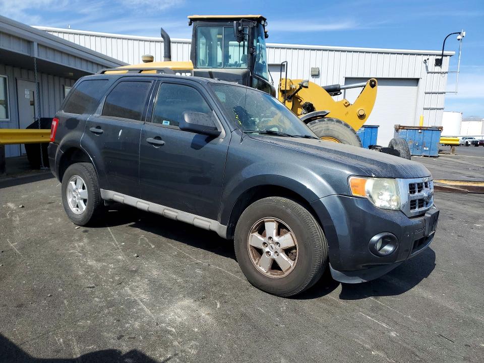 Photo 4 from auction – 2009 FORD ESCAPE with VIN 1FMCU03769KB28671
