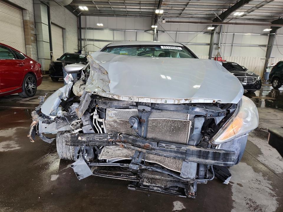 Photo 5 from auction – 2011 HYUNDAI SONATA with VIN 5NPEB4AC4BH272430