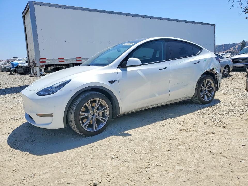 TESLA MODEL Y 2023 with VIN 7SAYGDEEXPF611162 - Photo from auction