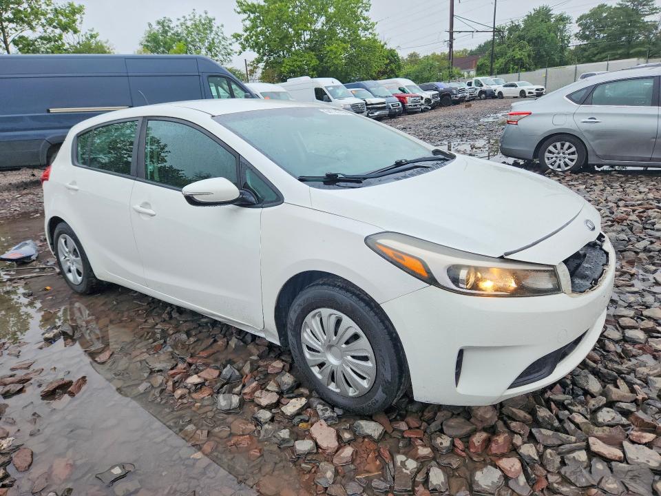 Photo 4 from auction – 2017 KIA FORTE5 with VIN KNAFK5A82H5727139