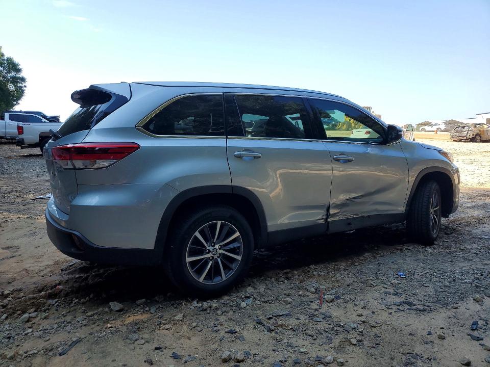 Photo 3 from auction – 2019 TOYOTA HIGHLANDER with VIN 5TDKZRFH4KS566792
