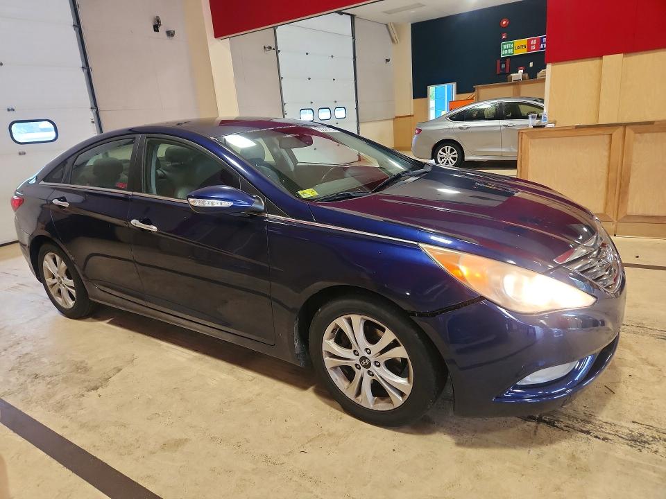 Photo 4 from auction – 2011 HYUNDAI SONATA with VIN 5NPEC4AC3BH220669