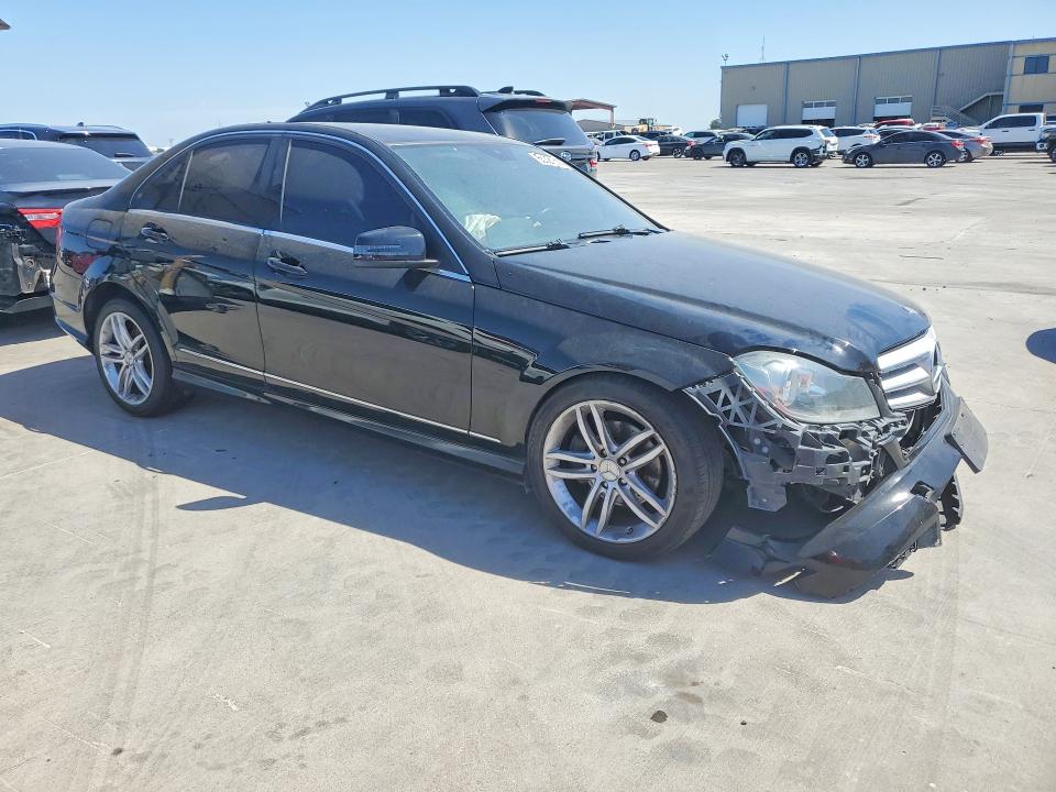 Photo 4 from auction – 2012 MERCEDES-BENZ C with VIN WDDGF8BB8CR208577