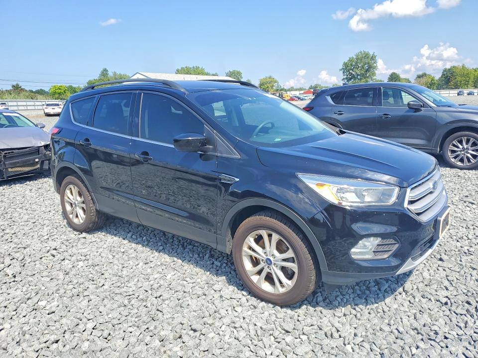 Photo 4 from auction – 2018 FORD ESCAPE with VIN 1FMCU9GD6JUD27569
