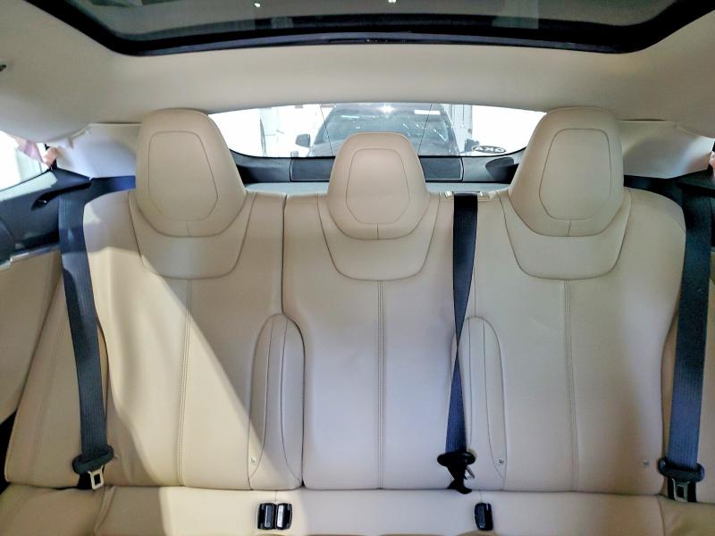 Фото 10 с аукциона – 2015 TESLA MODEL S с VIN 5YJSA1H27FF082062