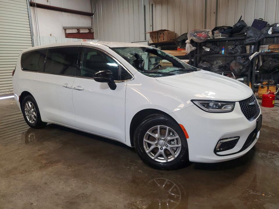Photo 4 from auction – 2025 CHRYSLER PACIFICA with VIN 2C4RC1BG3SR599838