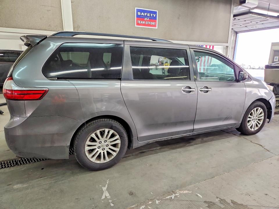 Photo 3 from auction – 2016 TOYOTA SIENNA with VIN 5TDYK3DCXGS692830