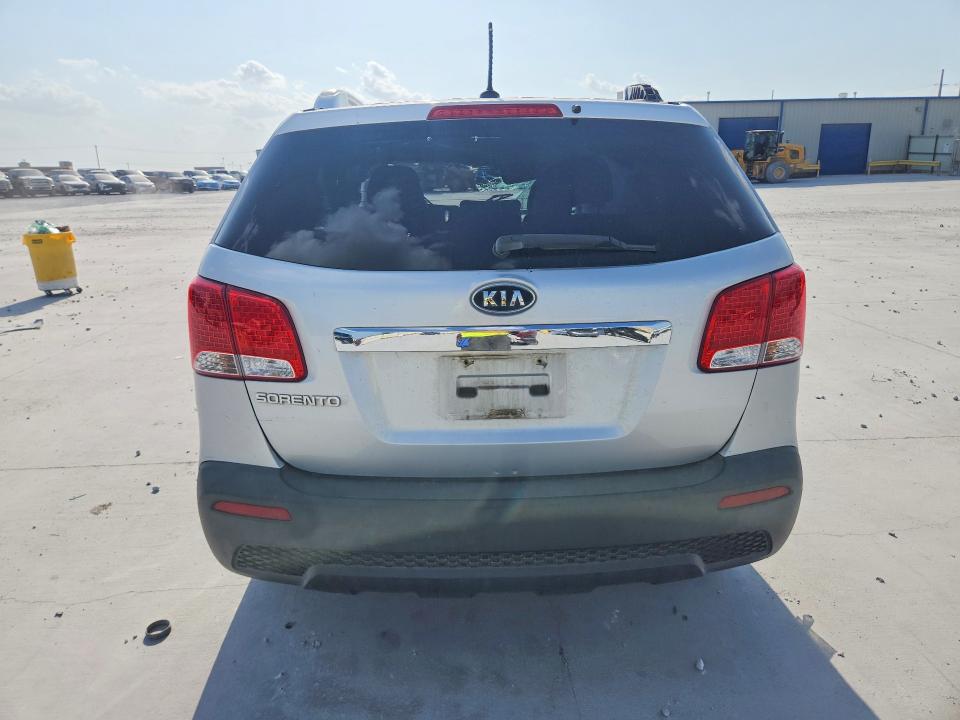 Photo 6 from auction – 2011 KIA SORENTO with VIN 5XYKT4A20BG046805