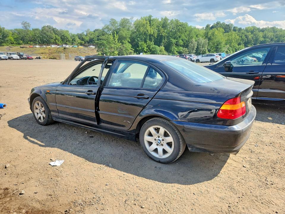 Photo 2 from auction – 2005 BMW 325 with VIN WBAEU33445PR18954