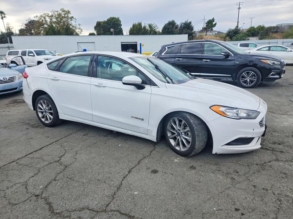 Photo 4 from auction – 2017 FORD FUSION with VIN 3FA6P0LU2HR368539