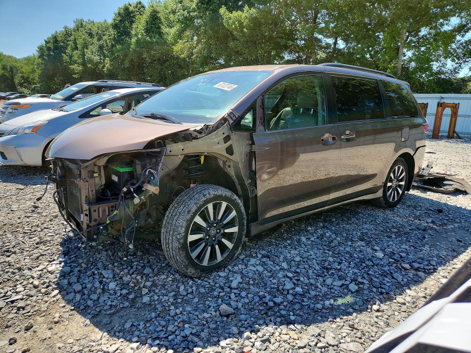 TOYOTA SIENNA 2018 with VIN 5TDDZ3DC1JS191469 - Photo from auction